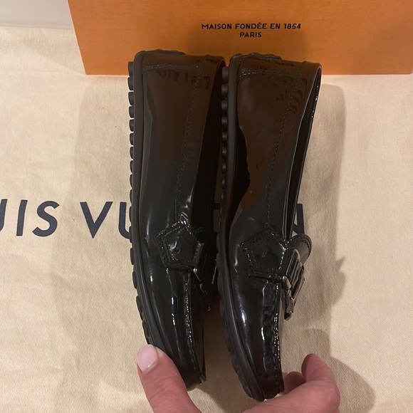 Beautiful Louis Vuitton Loafers. - Picture 3 of 7